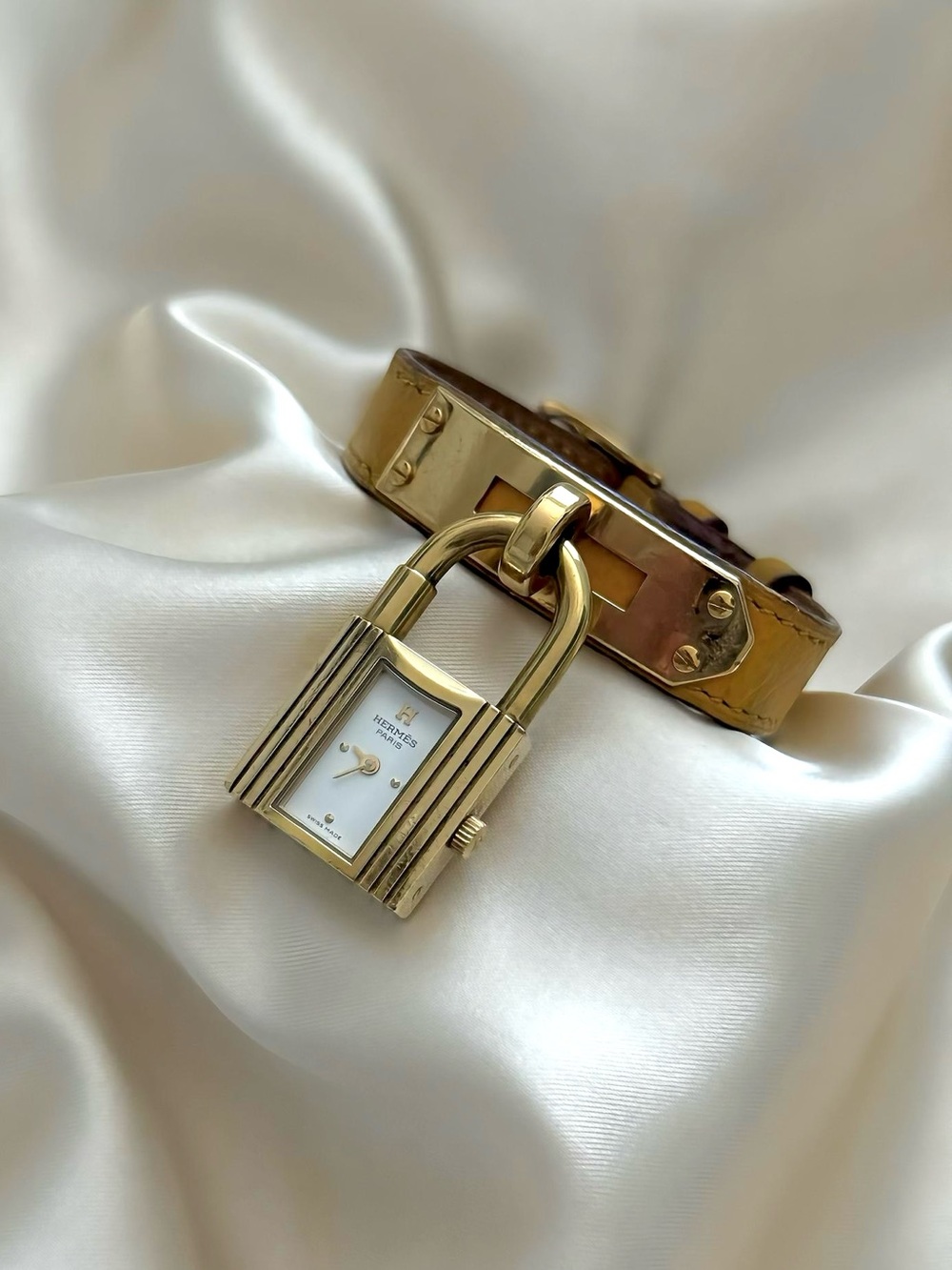 AUTHENTIC VINTAGE HERMES KELLY LOCK YELLOW LEATHER WATCH